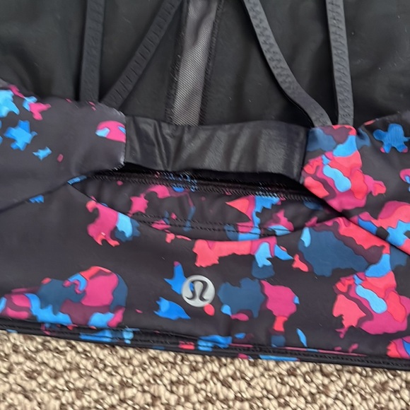 Lululemon high neck sports bra - Picture 3 of 4